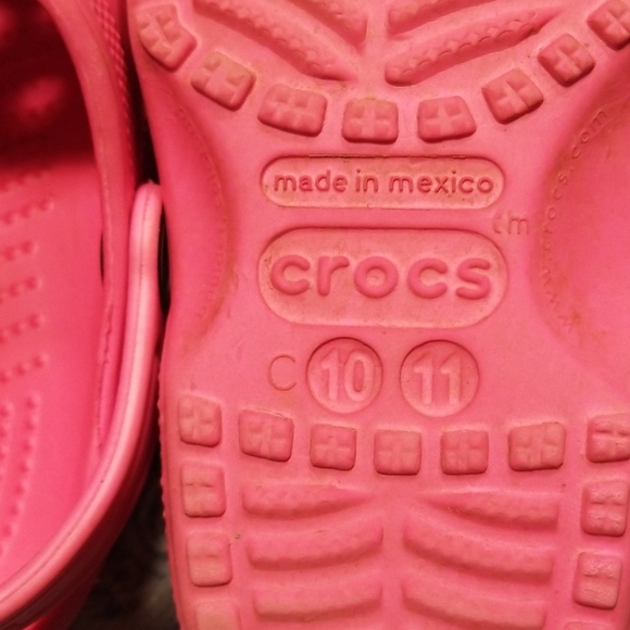 Girls Crocs size 10/11 Pink - Picture 2 of 2